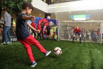 PENAL ZA ŽIVOT: Humanitarno šutiranje penala poznatim golmanima i ličnostima FOTOGRAFIJE