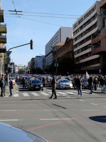 Protest taksista - Blokiran  Beograd - građani ih psuju