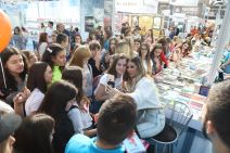 Zorannah na sajmu knjiga, fotografije