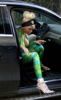 Jelena Karleuša dekolte kao Dženifer Lopez Versaće haljina