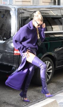 Hejli Boldvin u gaćama