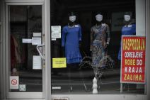 Radno vreme prodavnica: Butik u Beogradu poklanja zaštitnu masku uz kupljenu haljinu FOTO