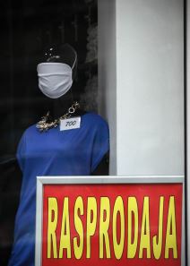 Radno vreme prodavnica: Butik u Beogradu poklanja zaštitnu masku uz kupljenu haljinu FOTO
