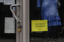 Radno vreme prodavnica: Butik u Beogradu poklanja zaštitnu masku uz kupljenu haljinu FOTO