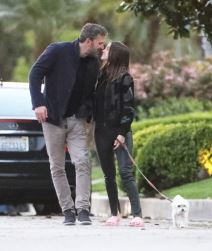 Ana de Armas i Ben Aflek slike dok se ljube