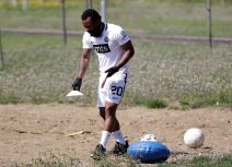 Fudbaler Partizana Sejduba Suma trenira napolju za vreme vanrednog stanjaFOTO