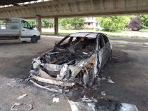 Eksplozija u Novom Sadu: BMW izgoreo ispod Mosta slobode