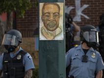 Kluni protiv Trampa Kluni o protestima u SAD Kluni o rasizmu