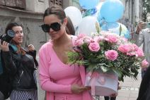 Bogdana se porodila Bogdanine sestre donele balone