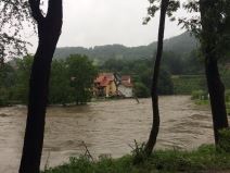 Poplave, u Kraljevu bračni par zarobljen u kući, spasavaju ih helikopterom