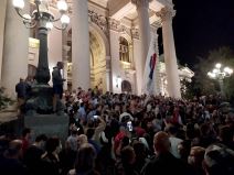 Protest Skupština- incidenti- sukobi s policijom - najnovije vesti