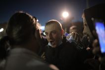 Protesti u Beogradu devojke igraju