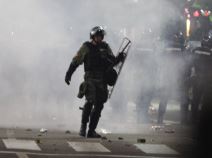 Protesti - Neredi - Srbija - Savetnik ministra Trivana - SPS - SNS - Vlast - Koalicija - Brnabić 