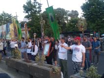 Protesti u Beogradu peto veče oltar ispred Skupštine Srbije