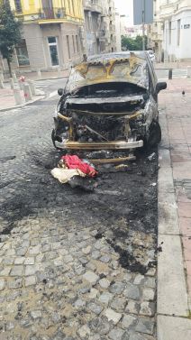 Izgoreli automobili na Dorćolu, pogledajrte šta je od njih ostalo (FOTO)
