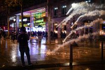 Pari Sen Žermen navijači neredi policija suzavac Liga šampiona FOTOGRAFIJE