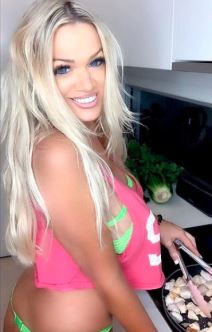 najseksi baka djina stjuart fotografije