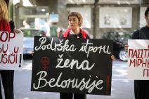 Beograd protest ambasada Belorusije žene u crnom