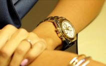 DEKOLTE, DIJAMANSTKI PRSTEN I ROLEKS SAT: Aleksandra Prijović ponela par stotina hiljada evra na sebi! (FOTO)