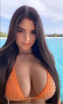 Demi Rouz guza Maldivi Instagram foto