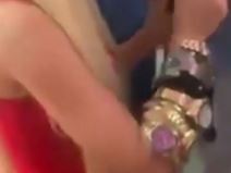 Sara Reljić okruzena muskarcima darko lazic pare narodnjaci bakšiš VIDEO