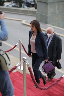 vlada srbije skupština poslanici ana brnabić ivica dačić milija miletić opanci fotografije