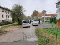 kotez telo muskarca ispred zgrade predozirao se