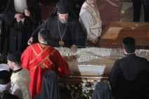 patrijarh irinej otvoren kovceg liturgija saborna crkva 