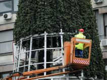 novogodišnja jelka beograd trg republike postavljena jelka fotografije