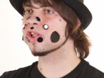 rekorder po broju pirsinga ginisova knjiga rekorda najvise rupa u licu 