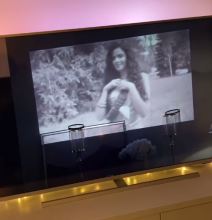 Ivana Knol izvodi trbušni ples u kupatilu