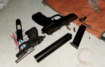 nis hapsenje policija droga marihuana zaplena pistolj