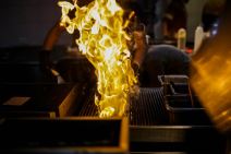 zlatni burger brza hrana restoran nudi burger od zlata fotografije