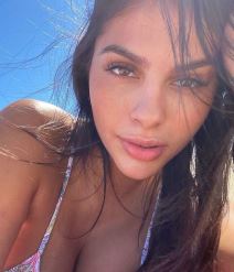 amanda trivizias gola lepotica u kupacem kostimu i tangama foto