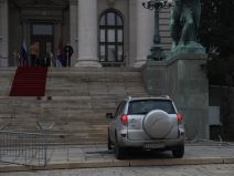 skupstina srbije autom probio obradu uhapsen teorije zavere globalisti