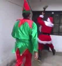 peru policija deda mraz vilenjak hapsenje video snimak