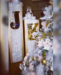 jelena karleusa nova godina jelka stan dekoracija foto