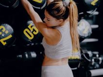 kamila djordji teniserka polugola skinula se cestitka bozic 