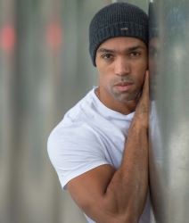 americki glumac pevac umetnik adam davenport selidba beograd stranci zivotu u srbiji