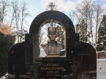 arkan, željko ražnatović, grob, spomenik 2.jpeg