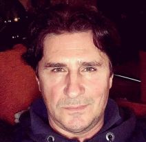 Pevač Leo kako sada izgleda