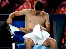 novak djokoic povreda flaster zavoj stomak australijan open foto