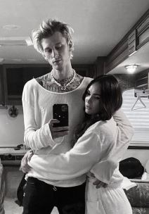 Megan Foks i Mašin Gan Keli pili krv jedno drugome