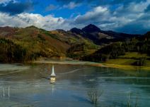 zagadjenje jezero zuta voda rudnik bakra rumunija fotografije
