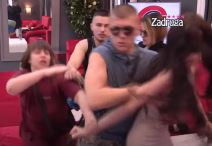 zadruga tara miljanu udarila pesnicom u glavu video