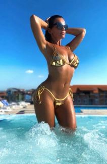 Dušica Grabović u providnoj haljini