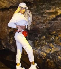 Mimi Oro gola u kadi