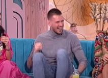 zinaida dedakin skinula cviju tetovaza na ledjima magazin in