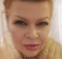 Mia Begović spavala na stepenicama