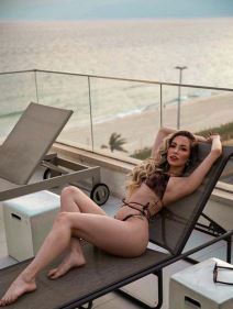 adrijano fudbaler dve devojke hotel brazil